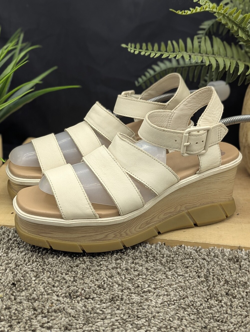 Sorel Joanie III Women's Size 9.5 Platform Strapback Sandals